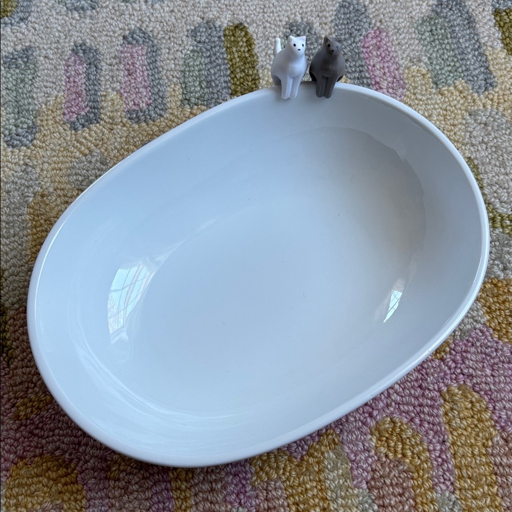 Aaron Probyn x Crate&Barrel White Ceramic serving dish EUC - Picture 8 of 11